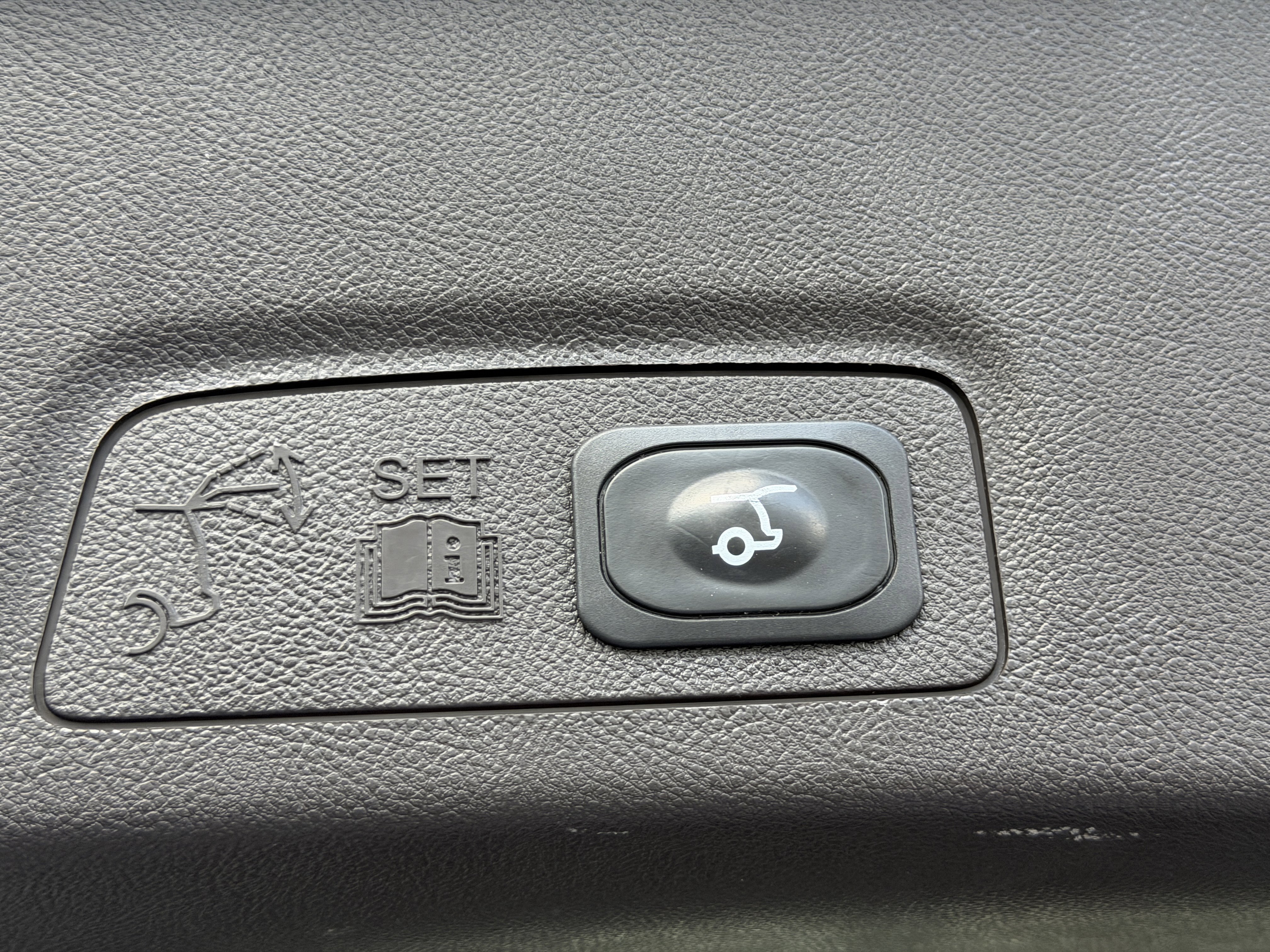 Used 2019 Lincoln MKC Select w/ Select Plus Package image 11