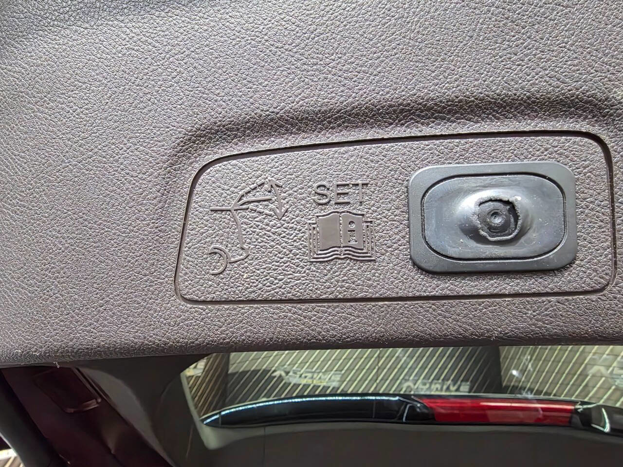 Used 2018 Lincoln MKC Reserve image 30