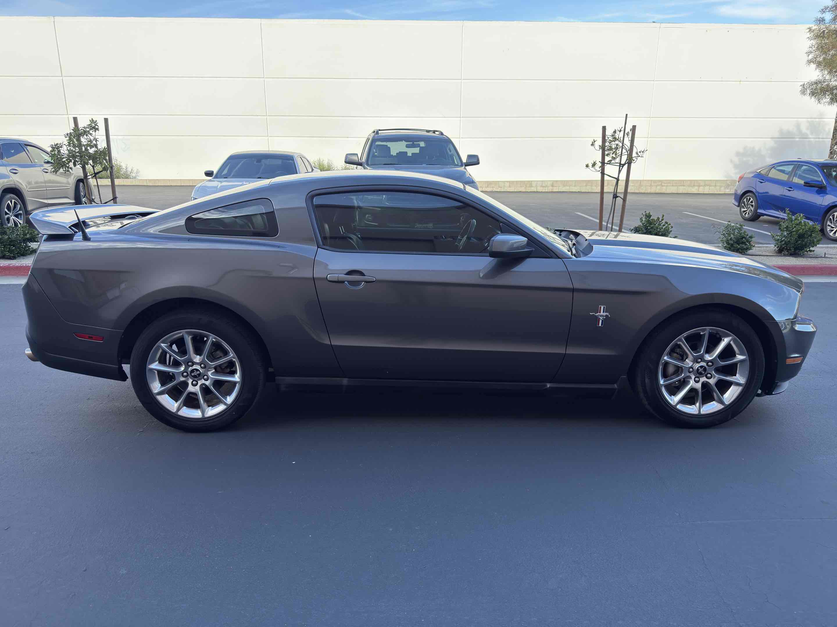 Used 2010 Ford Mustang Premium RWD image 17