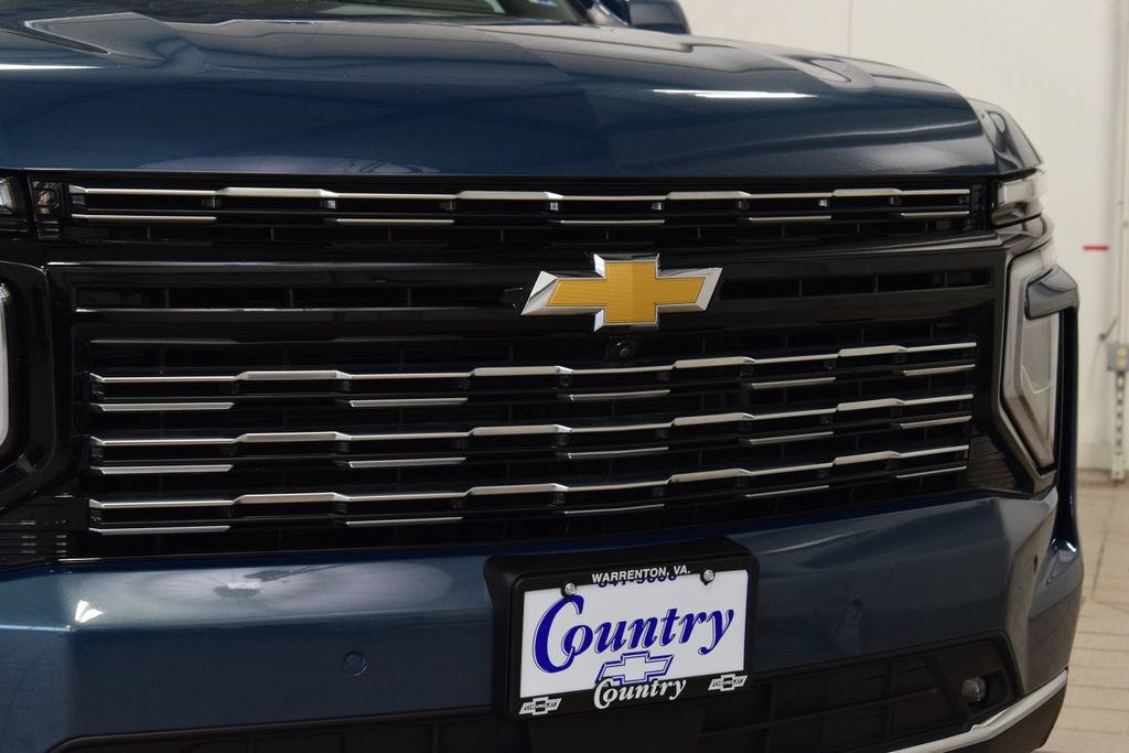 Used 2025 Chevrolet Suburban High Country AWD/4WD image 11