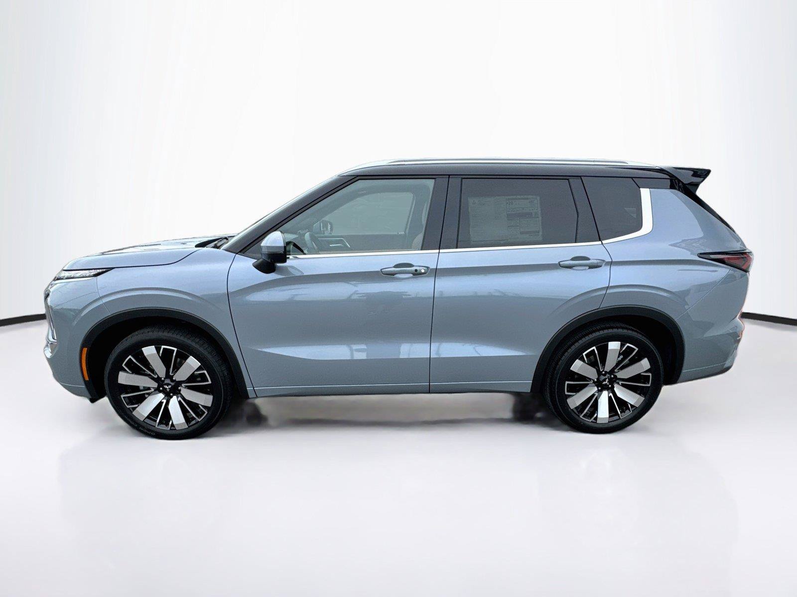 New 2026 Mitsubishi Outlander SEL FWD image 2