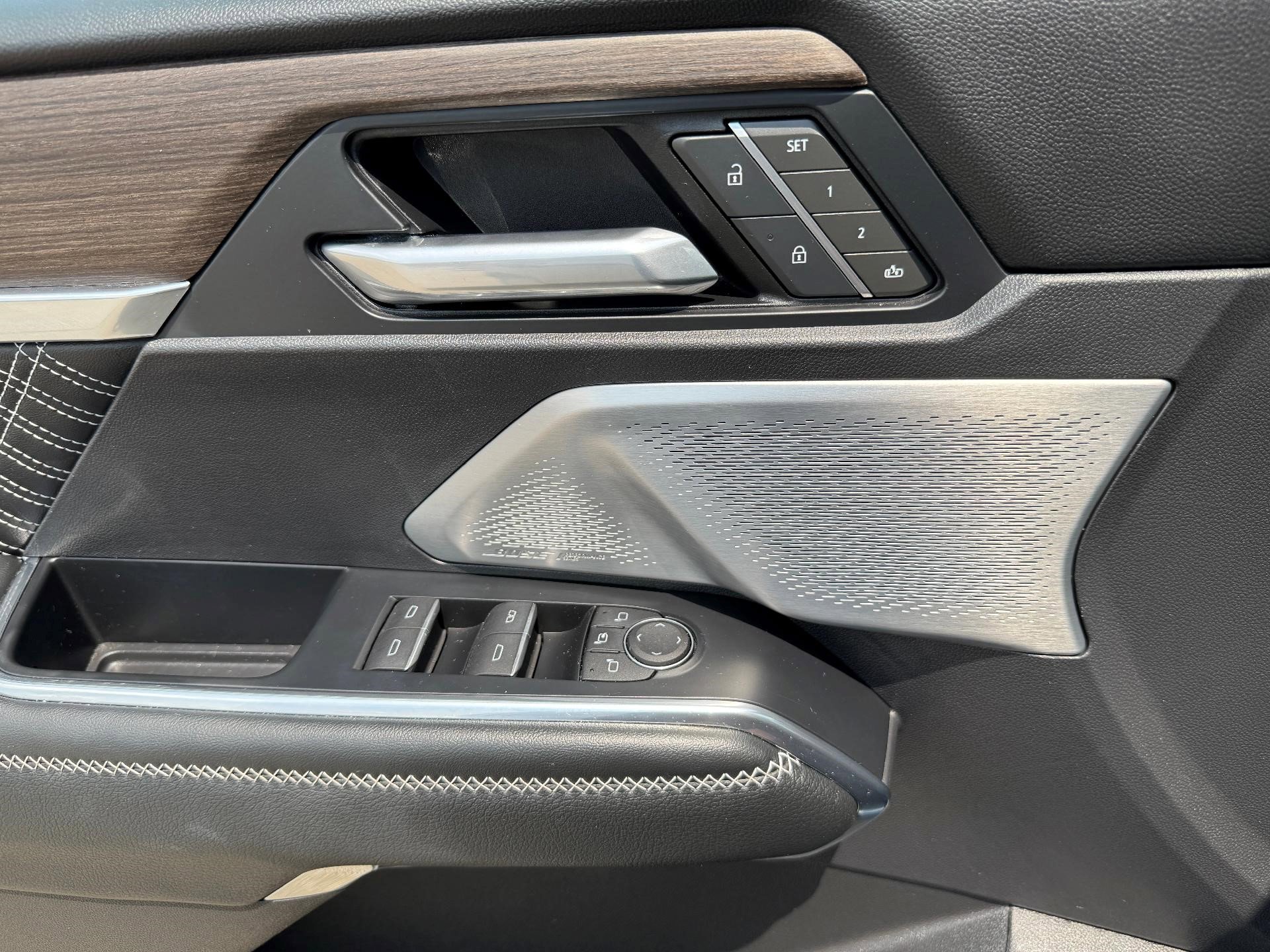 Certified 2025 GMC Acadia Denali w/ Super Cruise Package image 30