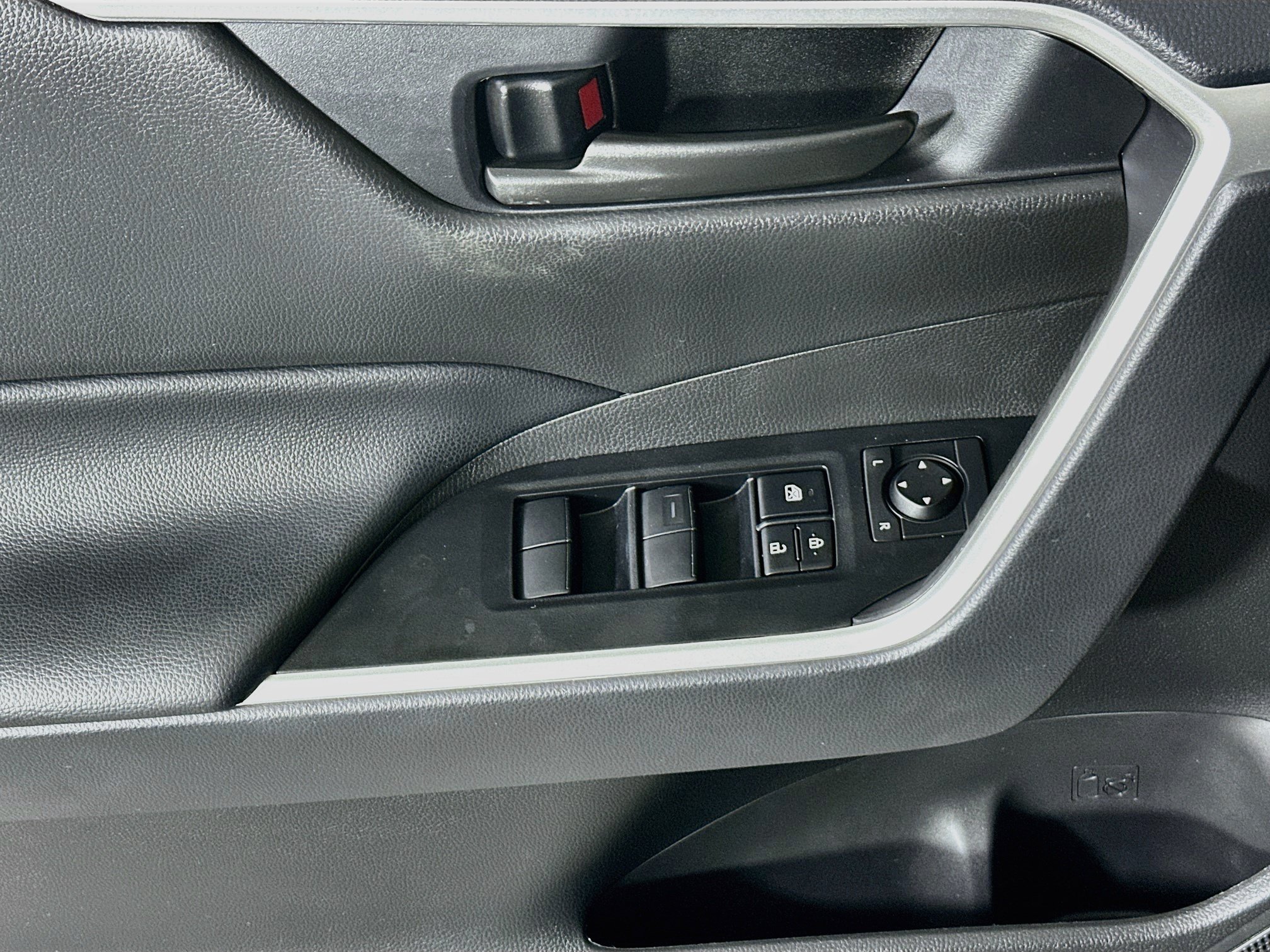 Certified 2024 Toyota RAV4 LE FWD image 14