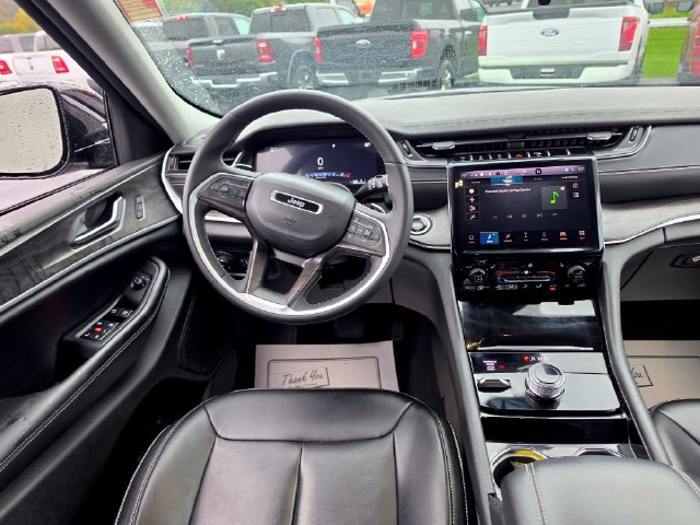 Used 2023 Jeep Grand Cherokee Limited AWD/4WD image 14