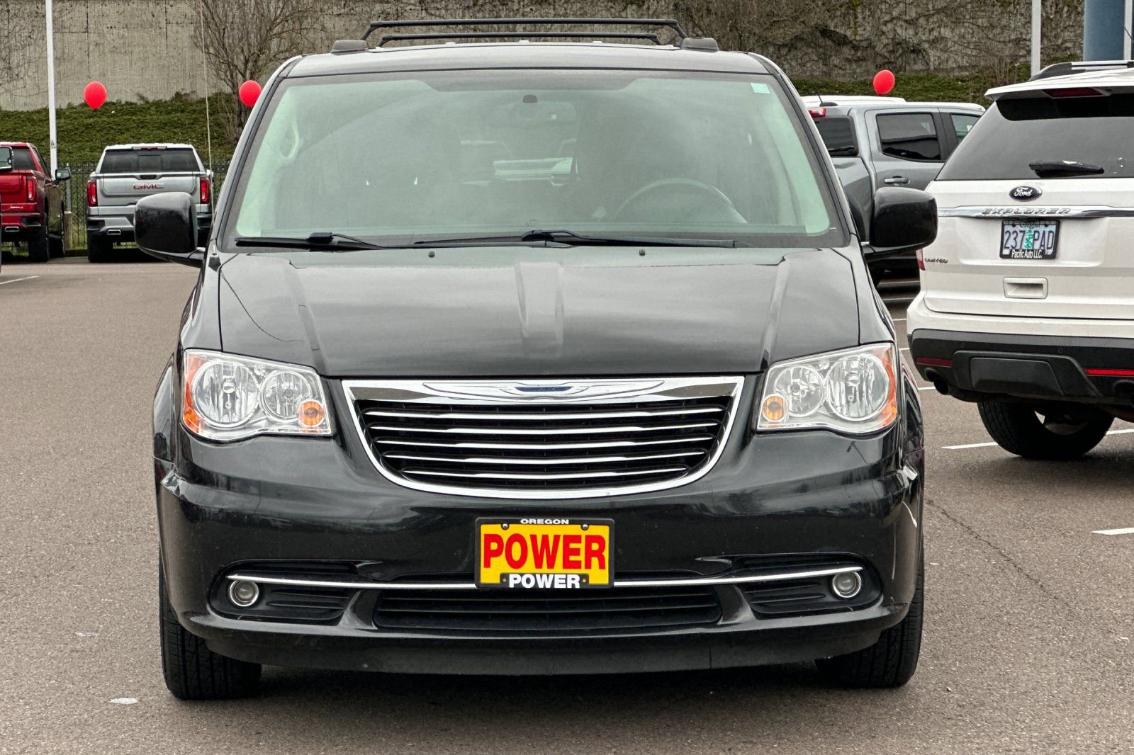 Used 2016 Chrysler Town & Country Touring image 9
