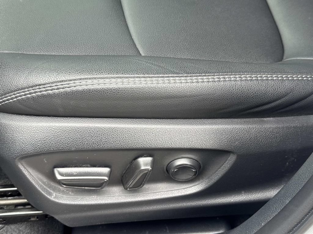 Used 2024 Toyota Corolla Cross XLE w/ Convenience Package FWD image 17