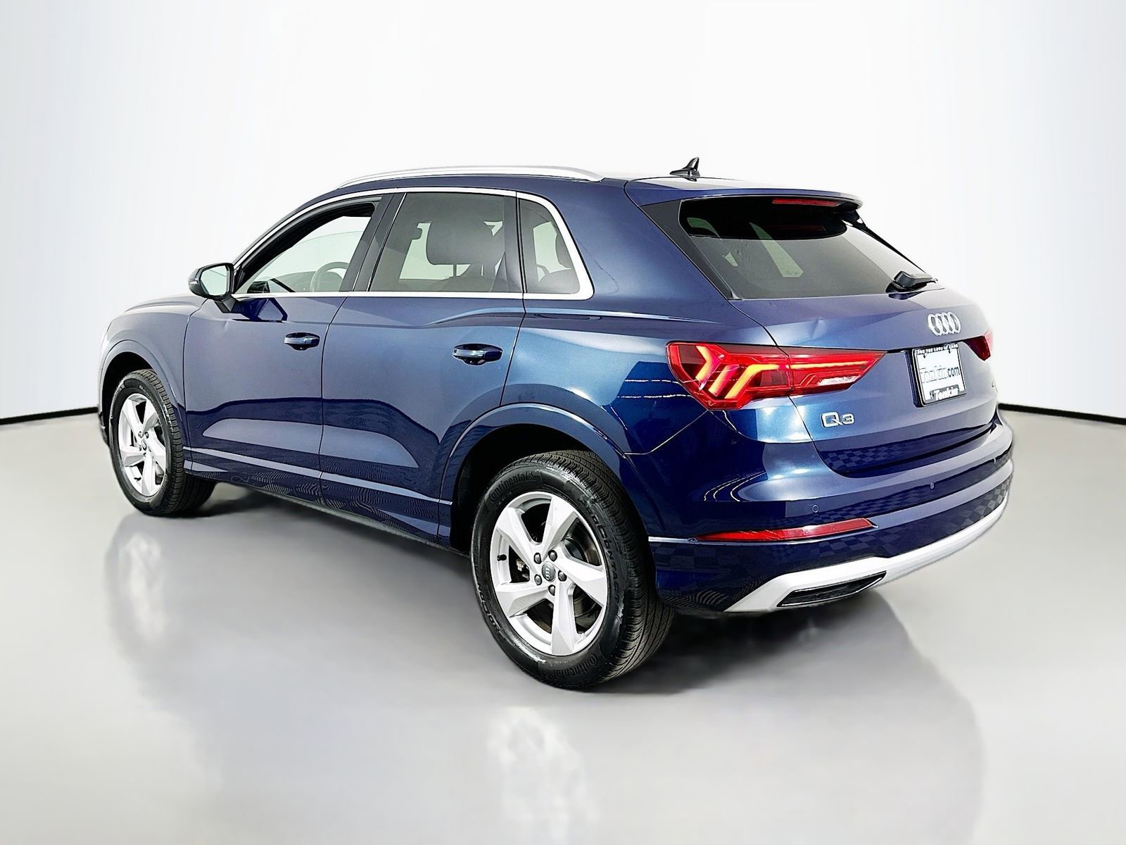 Used 2020 Audi Q3 2.0T Premium w/ Convenience Package AWD/4WD image 5