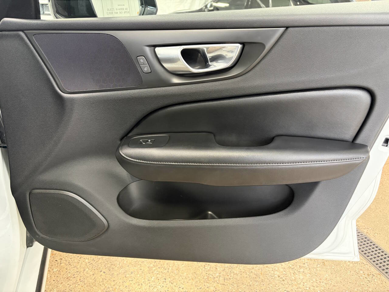 Used 2023 Volvo S60 T8 Plus image 28