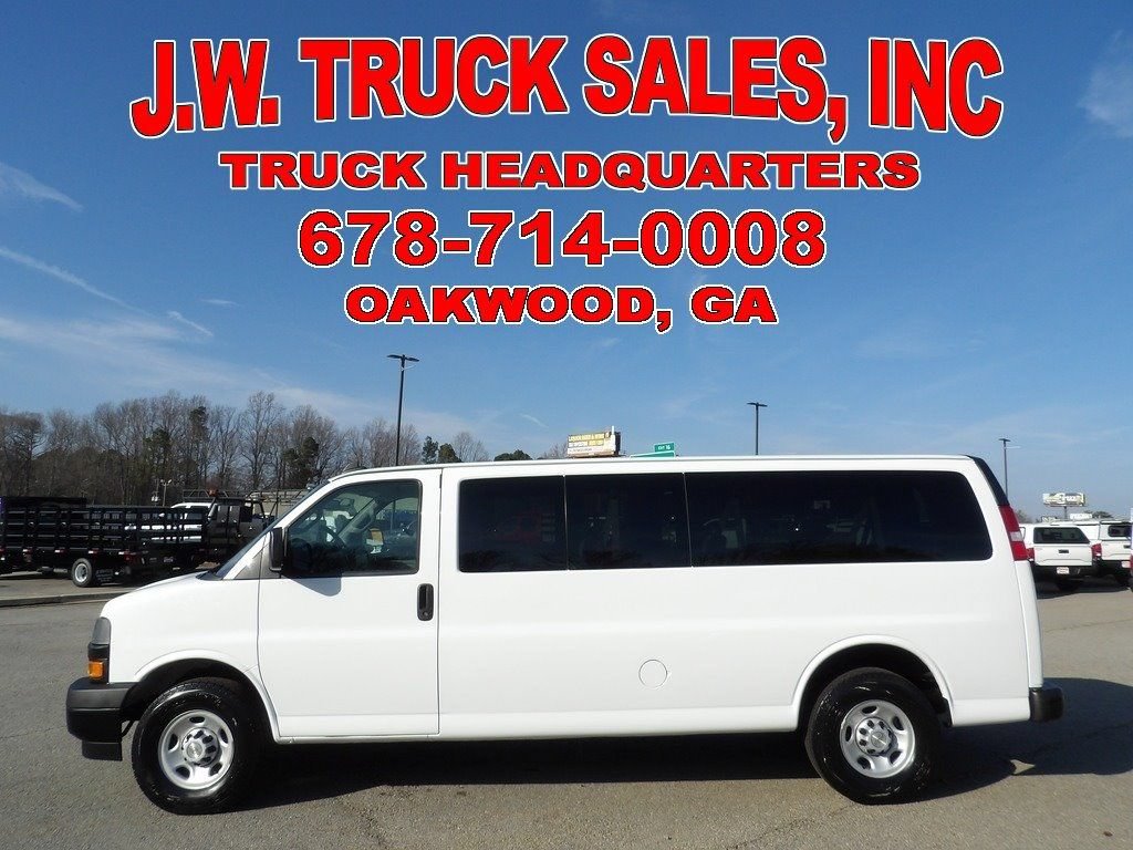 Used 2024 Chevrolet Express 3500 LS RWD image 2