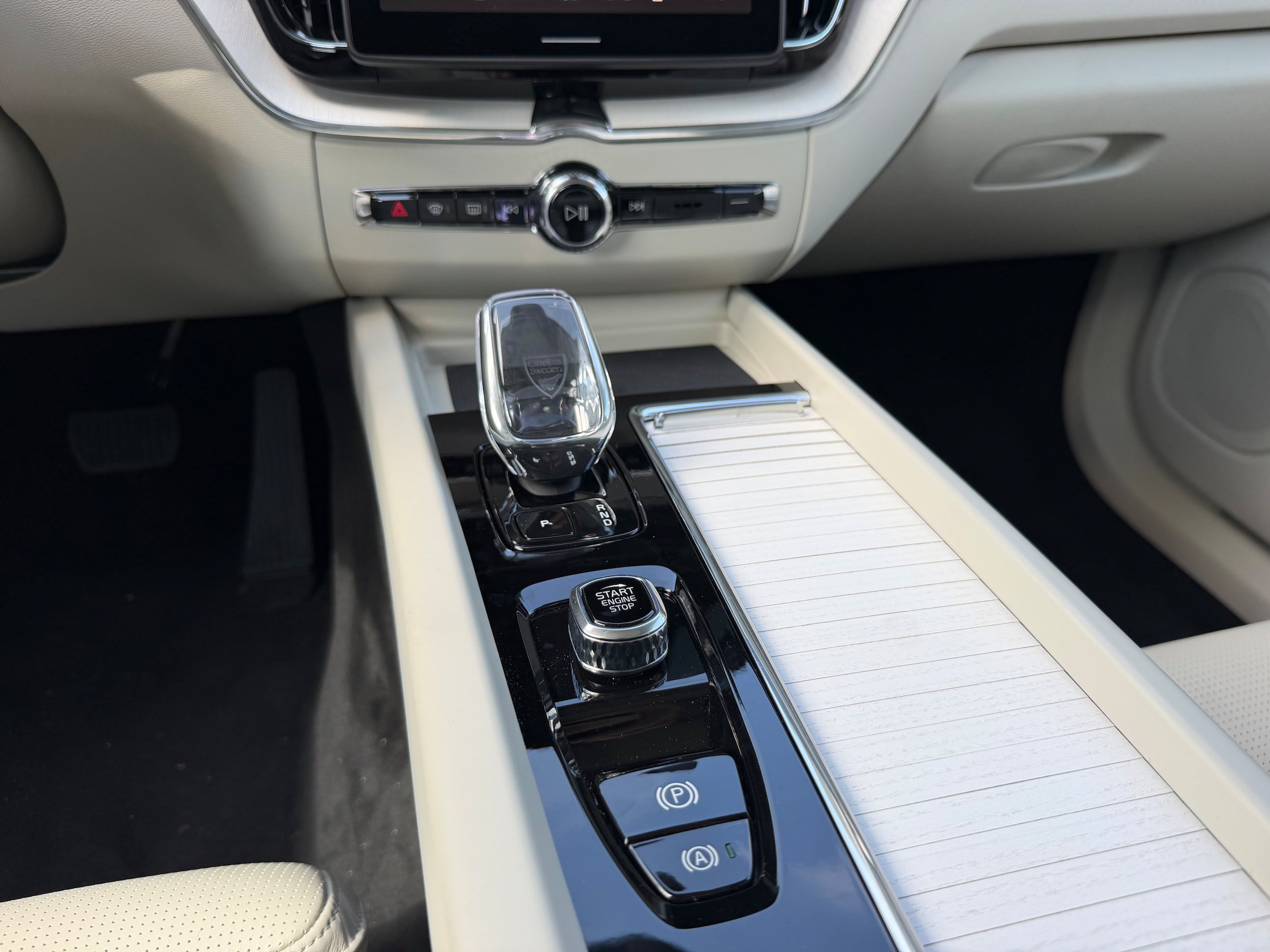 New 2026 Volvo XC60 T8 Ultra w/ Climate Package AWD/4WD image 13