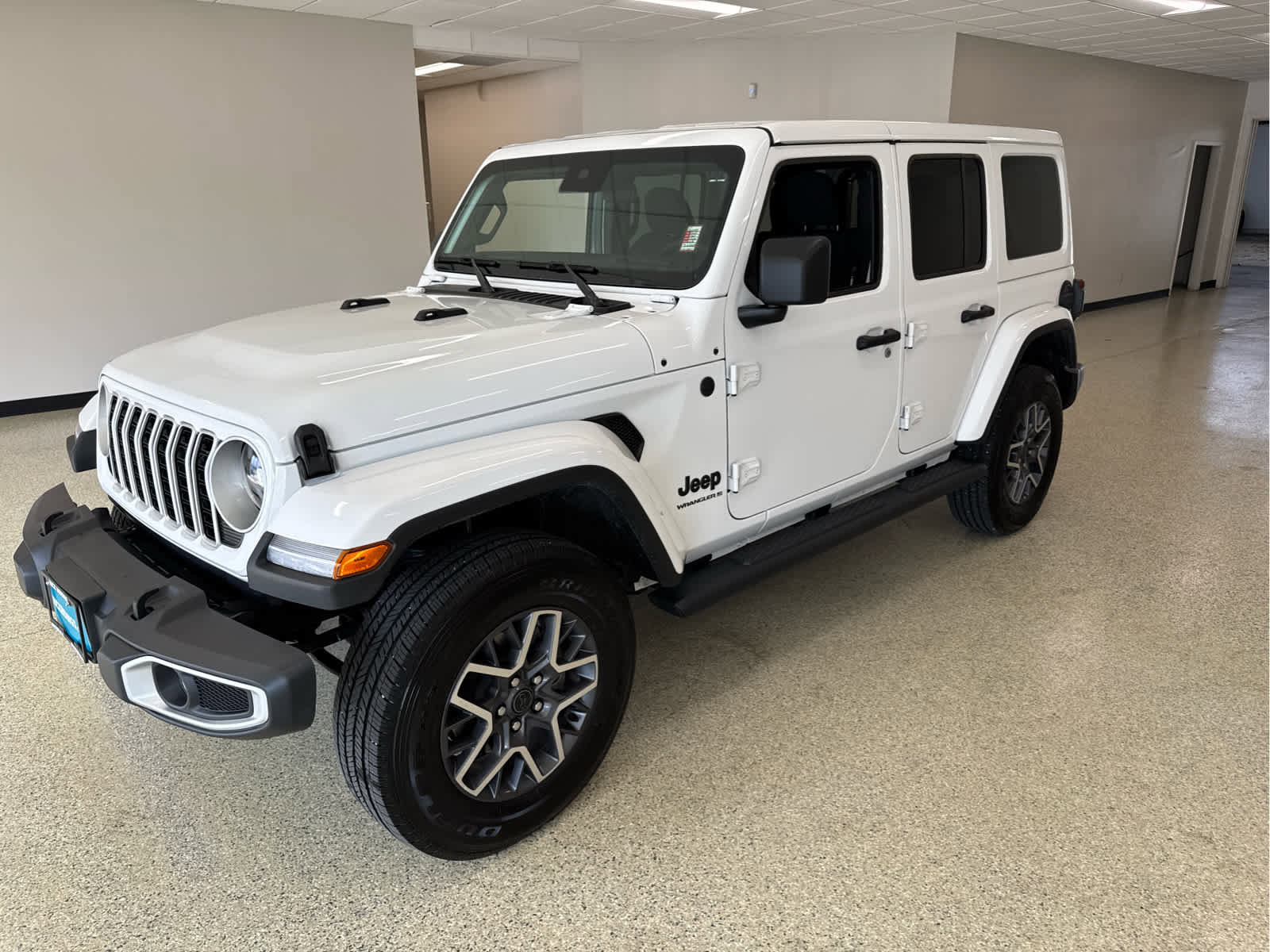 Used 2025 Jeep Wrangler Sahara image 3