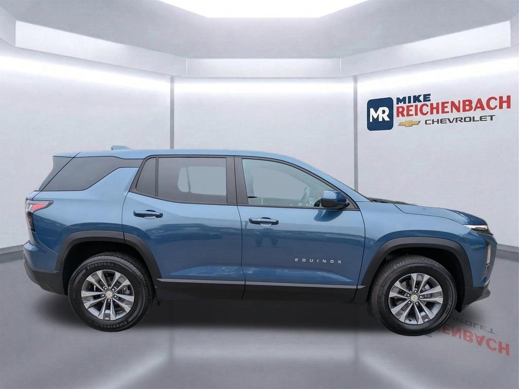 Used 2025 Chevrolet Equinox LT image 3
