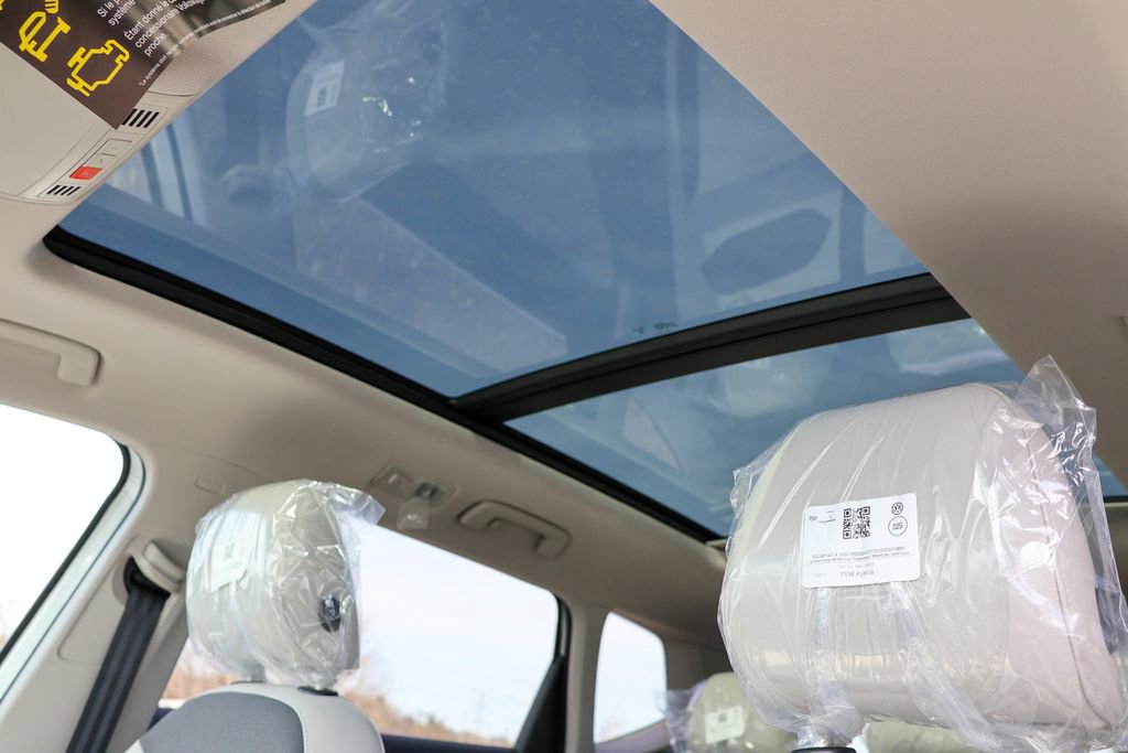 New 2025 Volkswagen Taos SE image 7