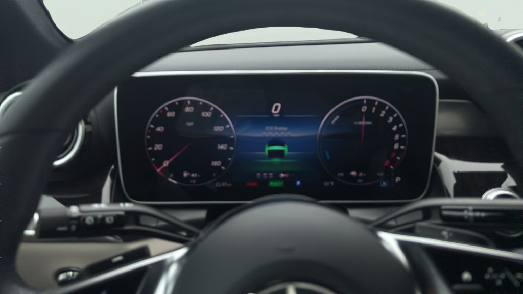 Used 2025 Mercedes-Benz GLC 350e 4MATIC image 14