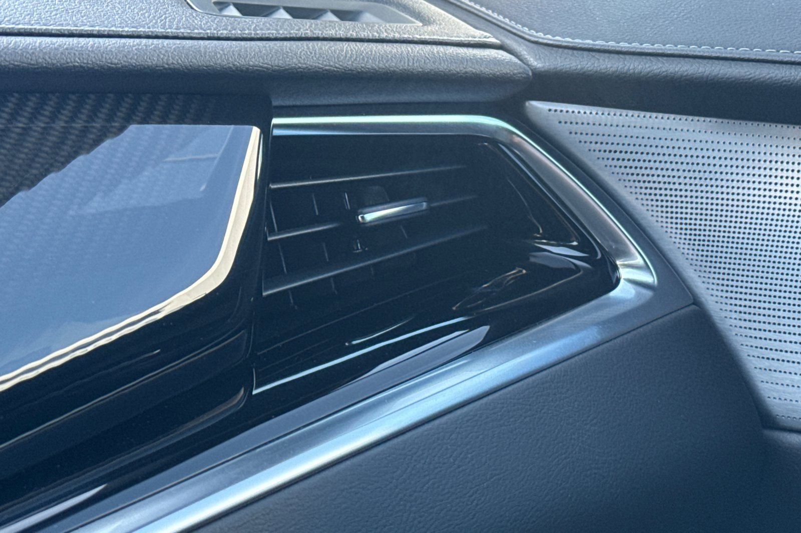 Certified 2025 Cadillac XT6 Sport w/ Technology Package image 27