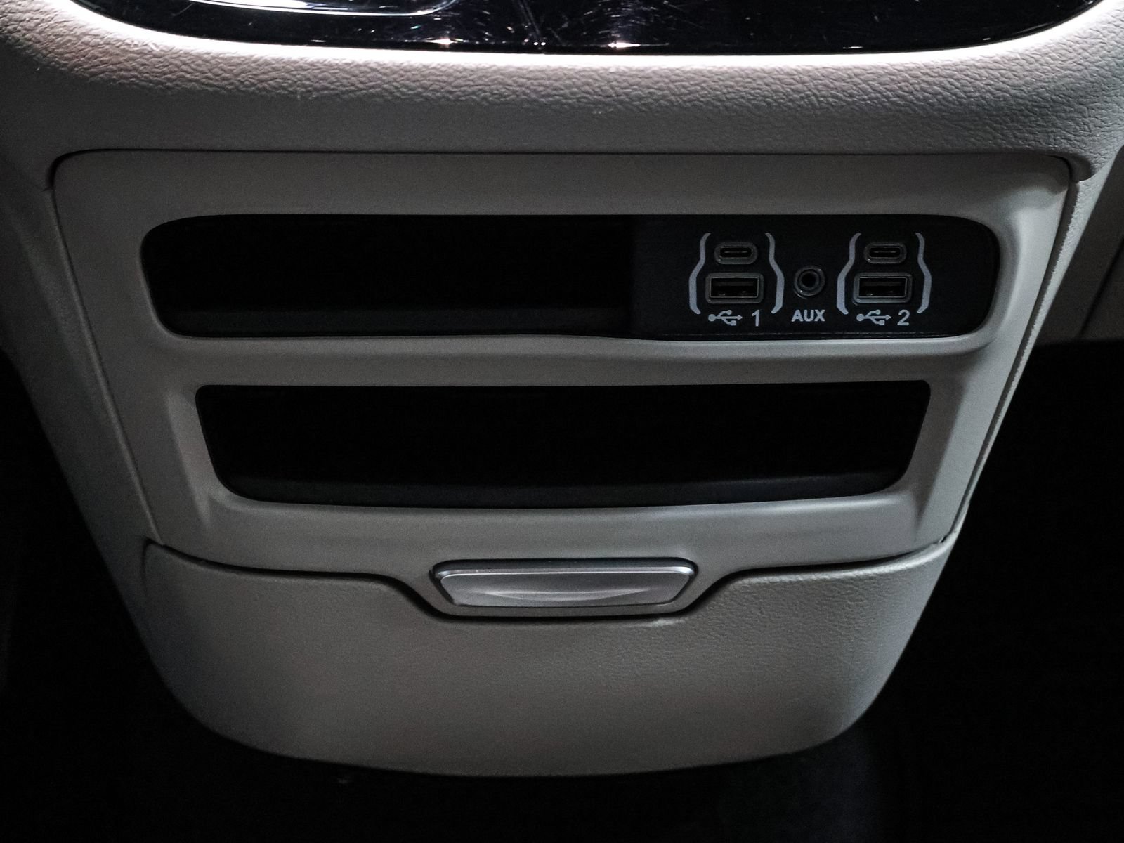 Used 2023 Chrysler Pacifica Touring-L FWD image 28