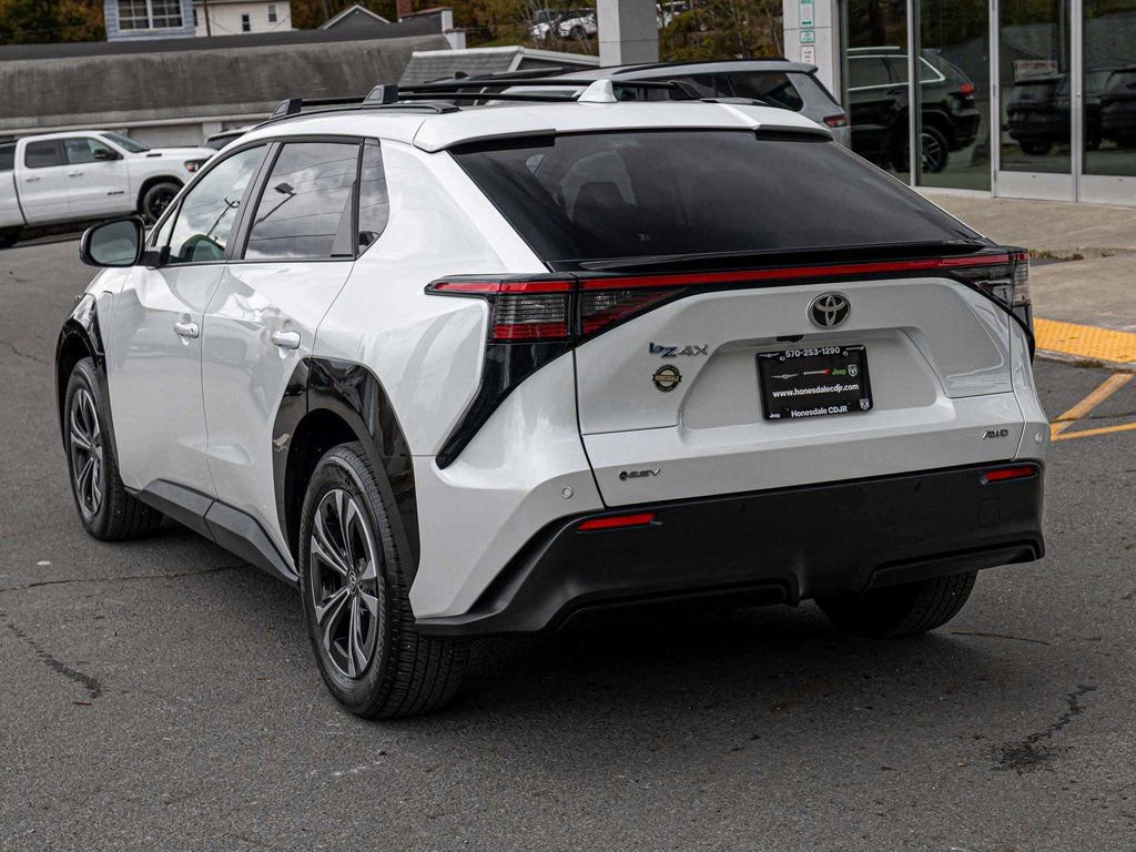 Used 2024 Toyota bZ4X XLE w/ Weather Package image 4