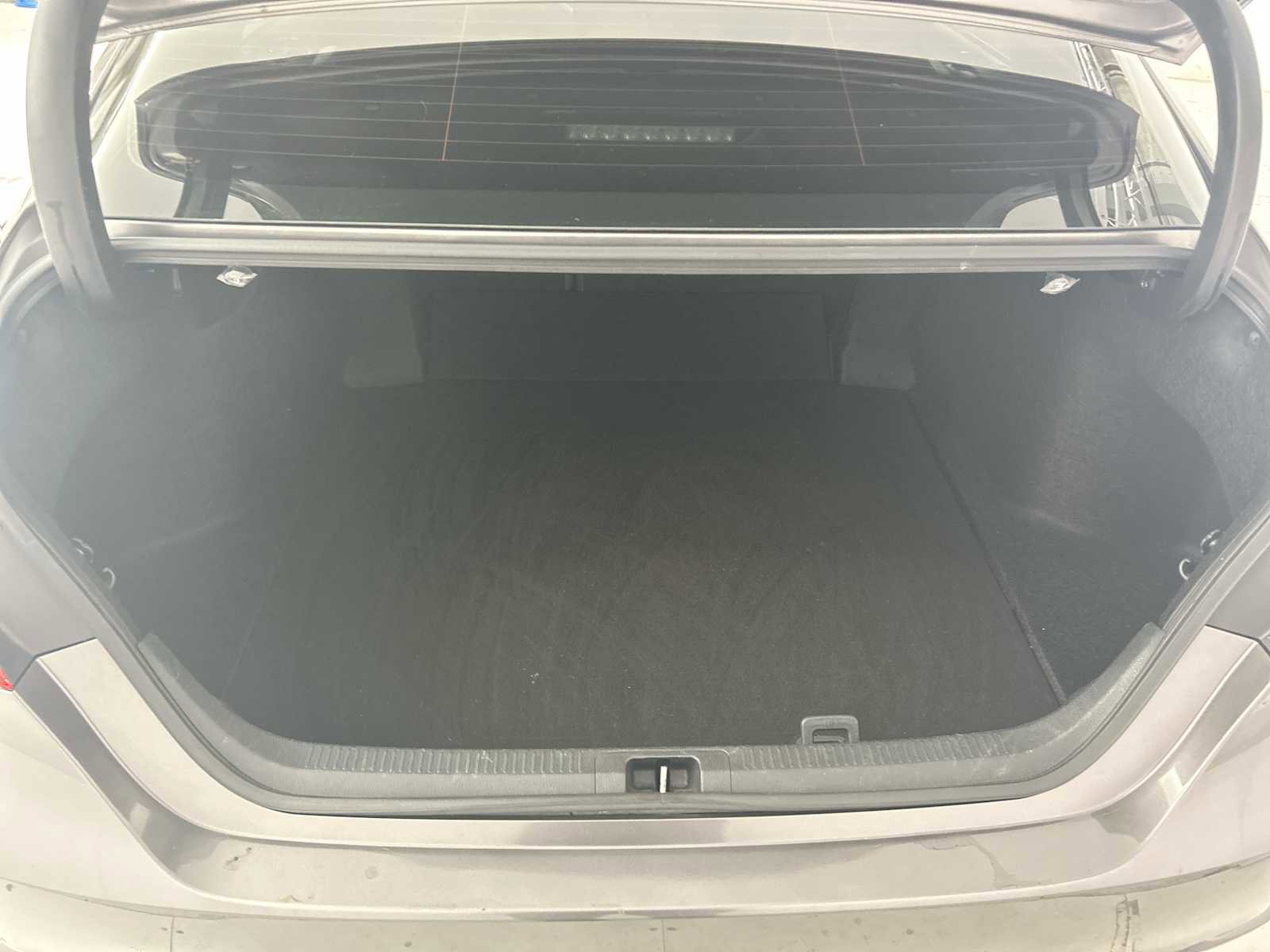 Used 2018 Toyota Camry SE image 19