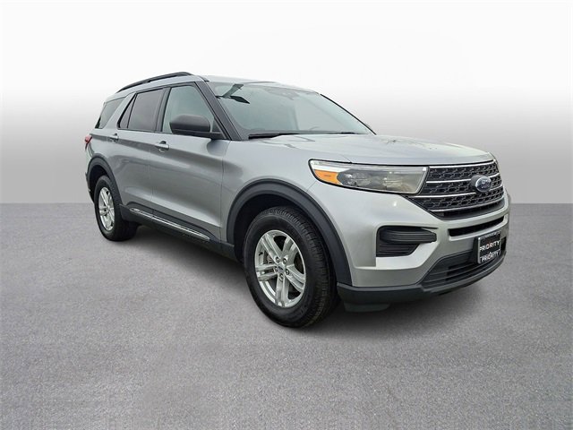Used 2022 Ford Explorer XLT image 3