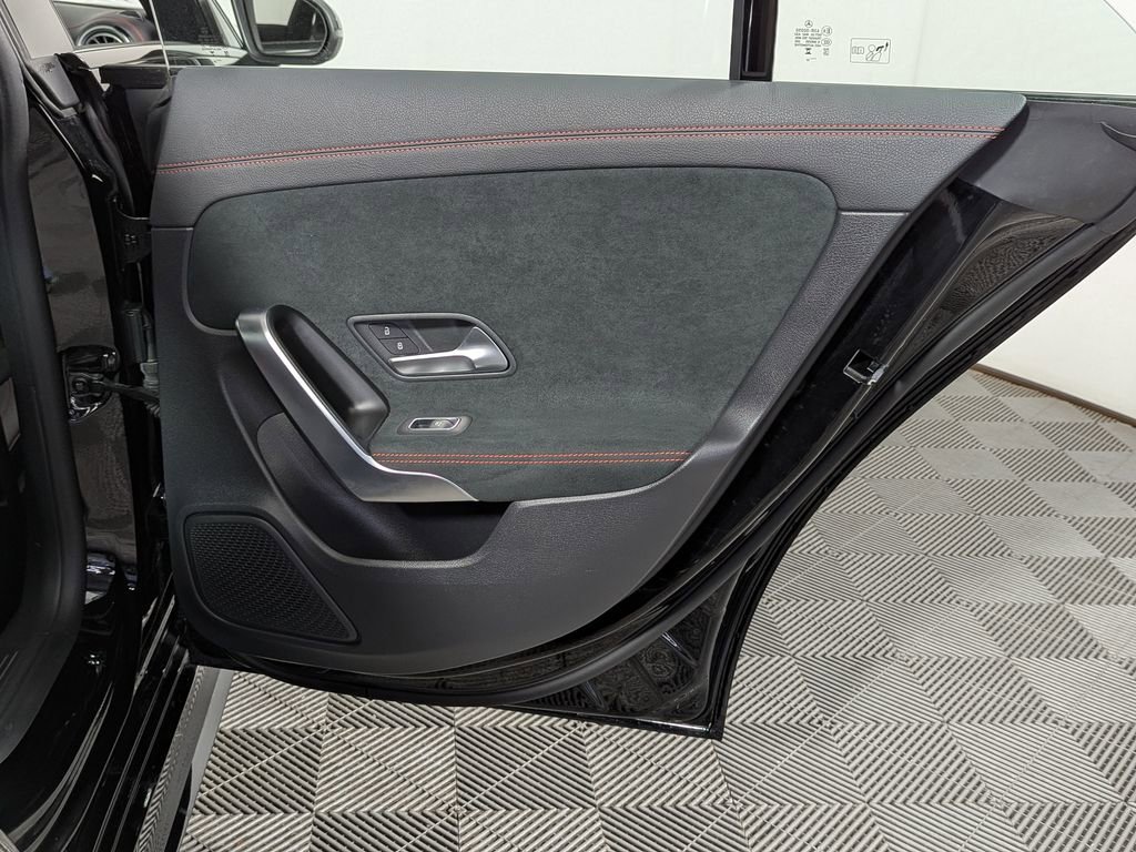 Used 2023 Mercedes-Benz CLA 250 4MATIC image 42