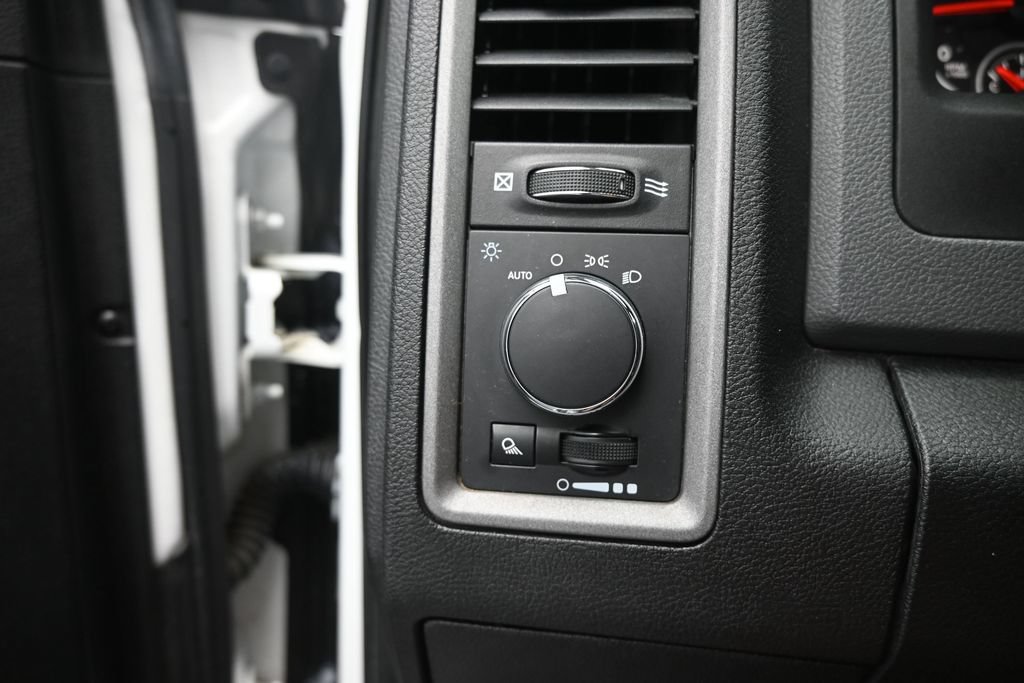 Used 2018 RAM 1500 ST w/ SXT Appearance Group AWD/4WD image 28