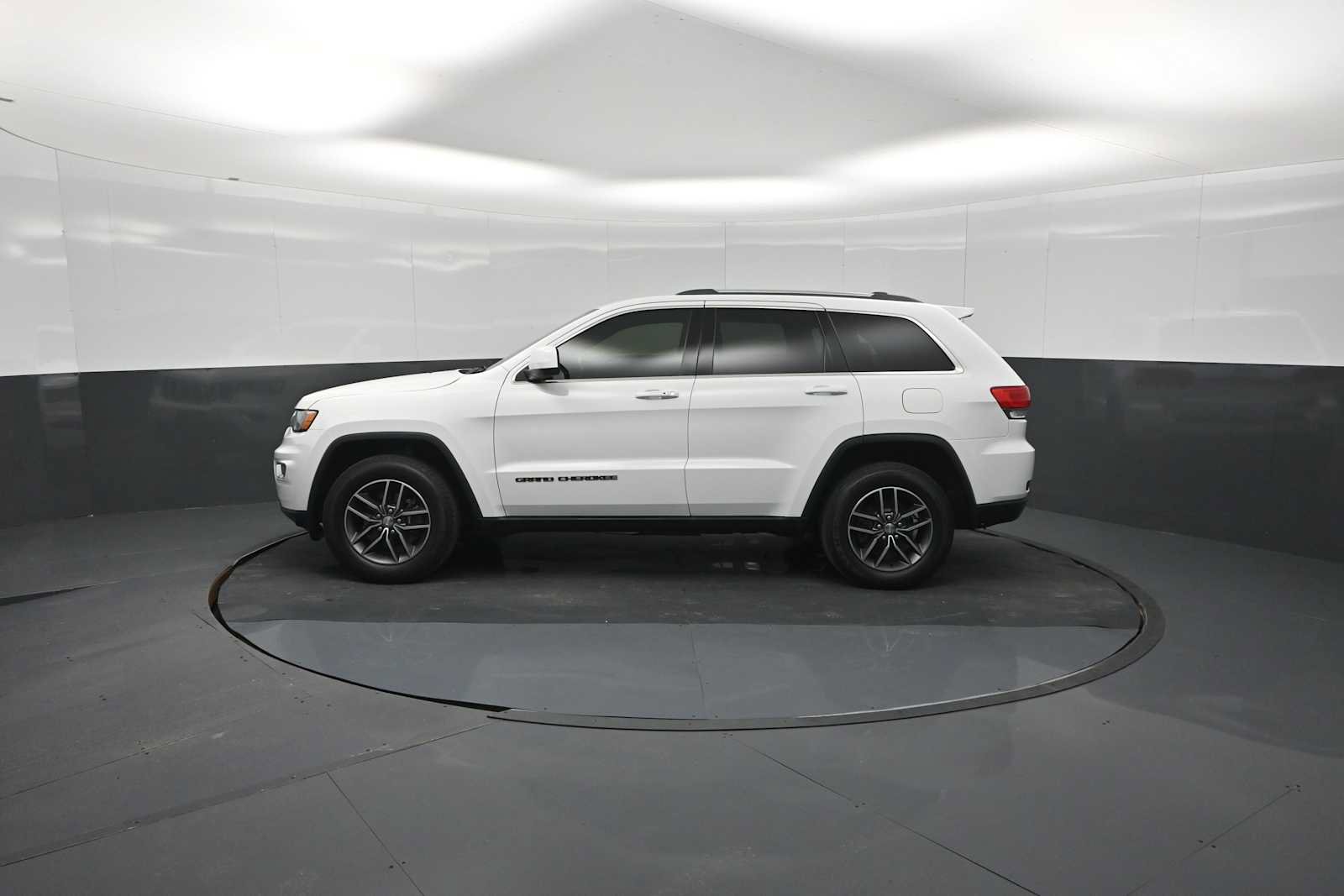 Used 2018 Jeep Grand Cherokee Laredo AWD/4WD image 79