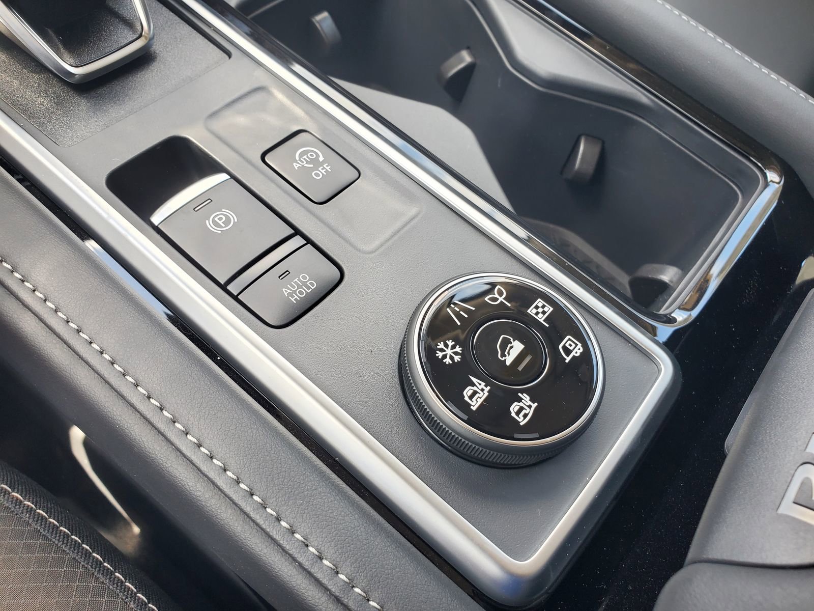 New 2025 Nissan Pathfinder SL w/ Black Appearance Package image 35