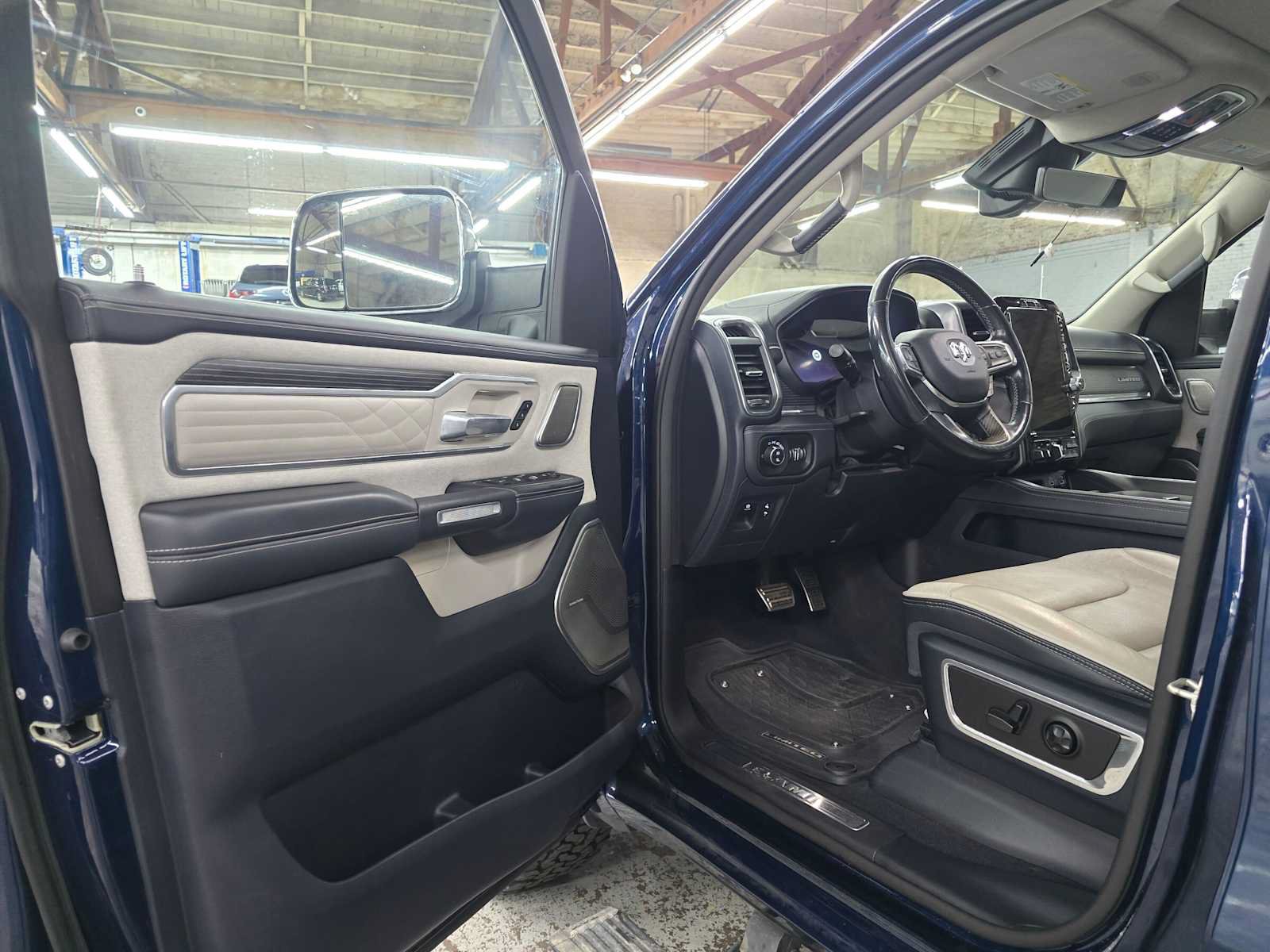 Used 2024 RAM 1500 Limited AWD/4WD image 19