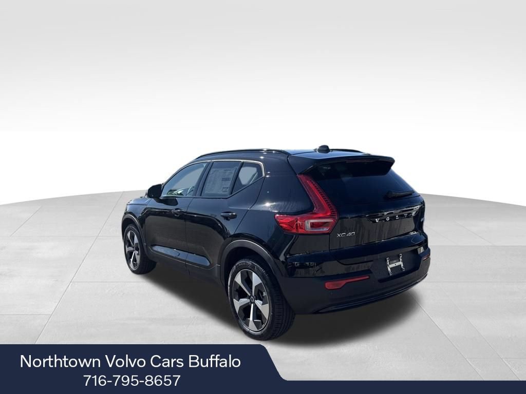 New 2026 Volvo XC40 B5 Core w/ Climate Package AWD/4WD image 3