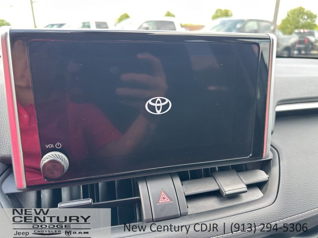 Used 2025 Toyota RAV4 XLE AWD/4WD image 21