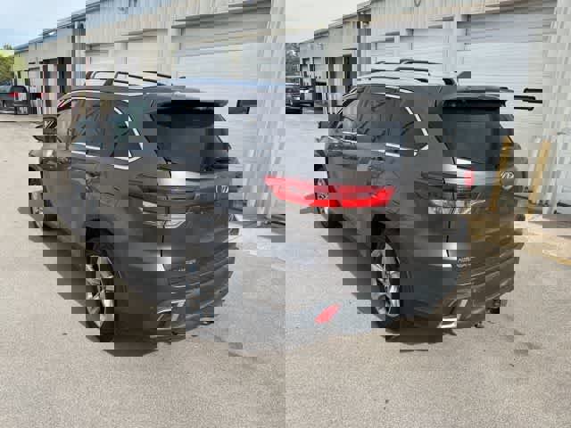 Used 2017 Toyota Highlander Limited AWD/4WD image 16