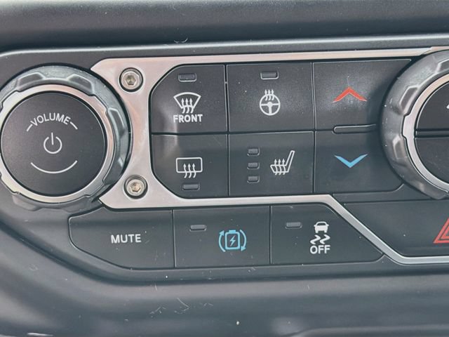 Used 2022 Jeep Wrangler Unlimited Sahara AWD/4WD image 22