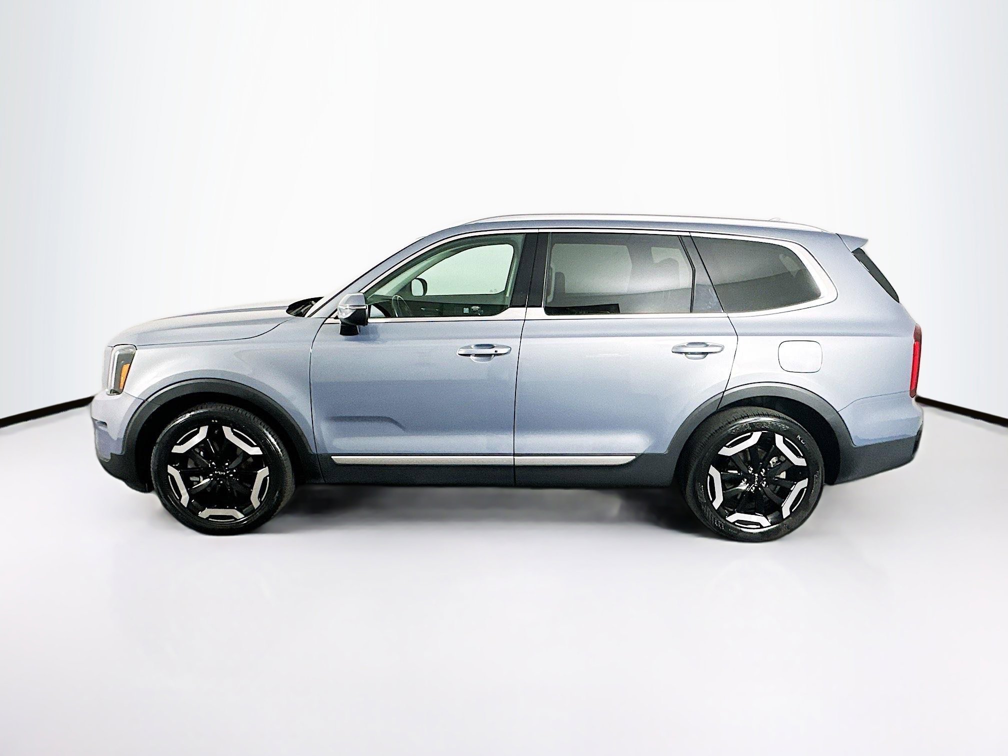 Used 2025 Kia Telluride S image 4