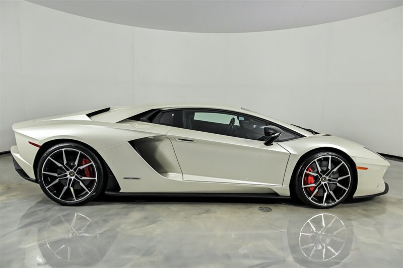 Used 2017 Lamborghini Aventador S AWD/4WD image 10