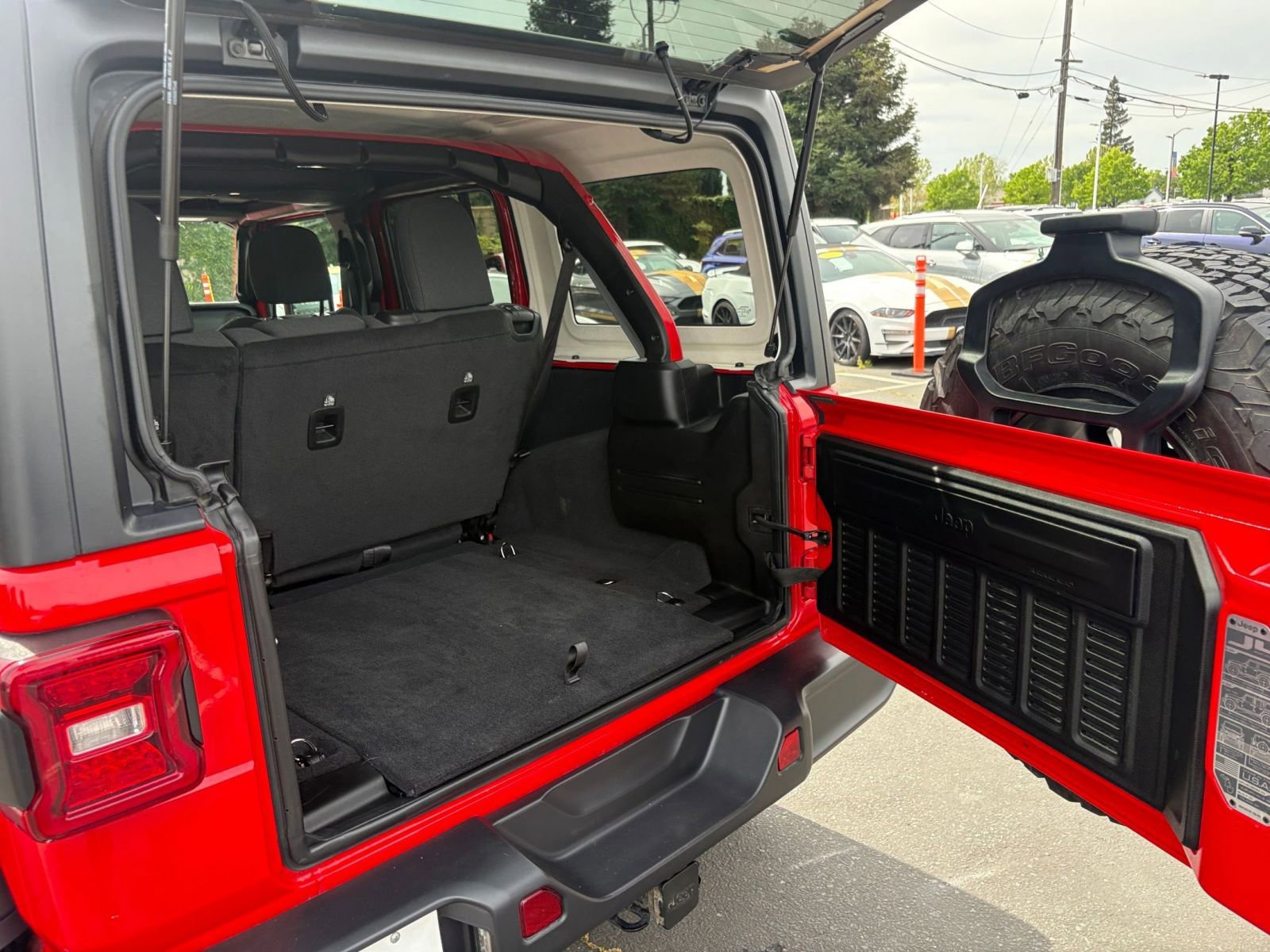 Used 2025 Jeep Wrangler Unlimited Rubicon AWD/4WD image 30