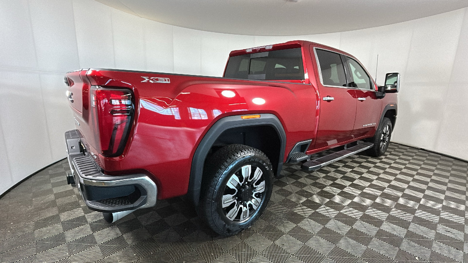 Used 2024 GMC Sierra 2500 SLT w/ SLT Premium Package AWD/4WD image 3