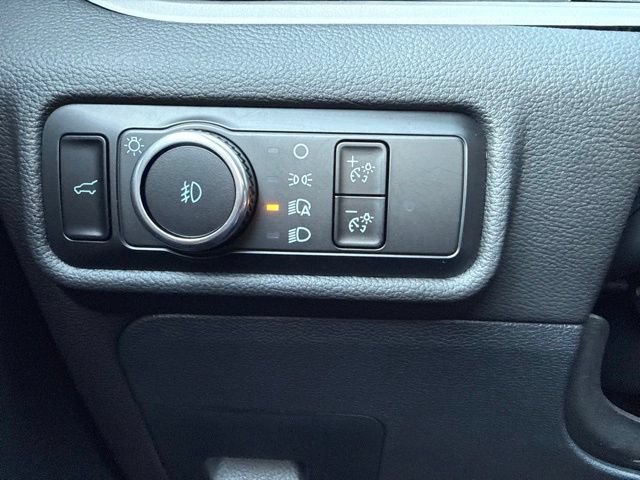 Used 2024 Ford Explorer XLT w/ Equipment Group 202A AWD/4WD image 21