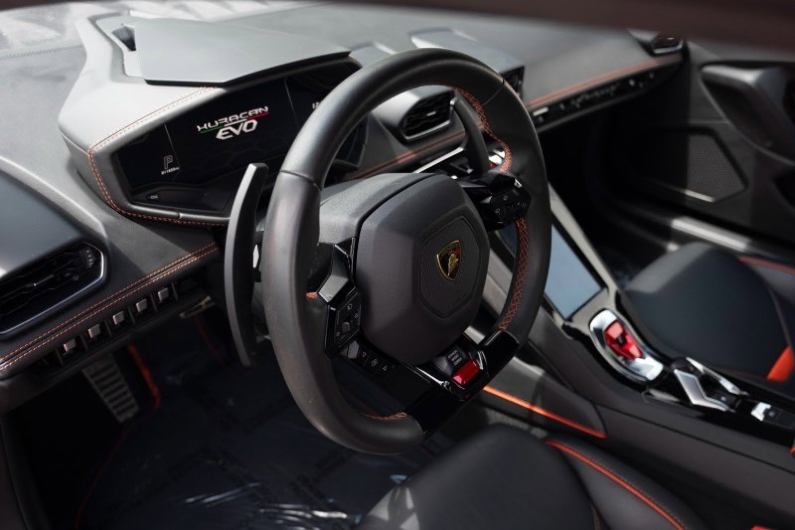 Used 2020 Lamborghini Huracan EVO AWD/4WD image 16