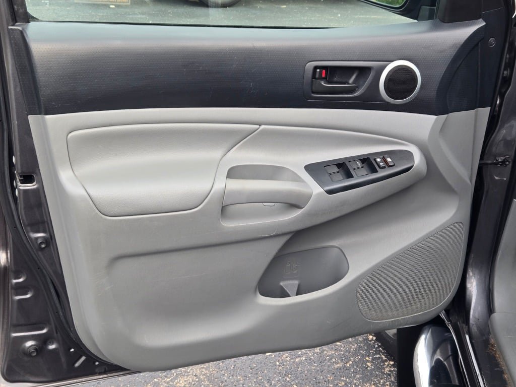 Used 2014 Toyota Tacoma 4x4 Double Cab image 18
