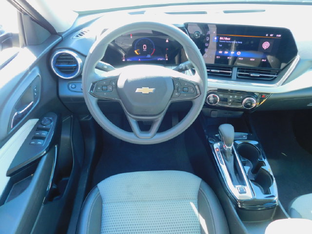 Used 2026 Chevrolet Trax LT FWD image 17