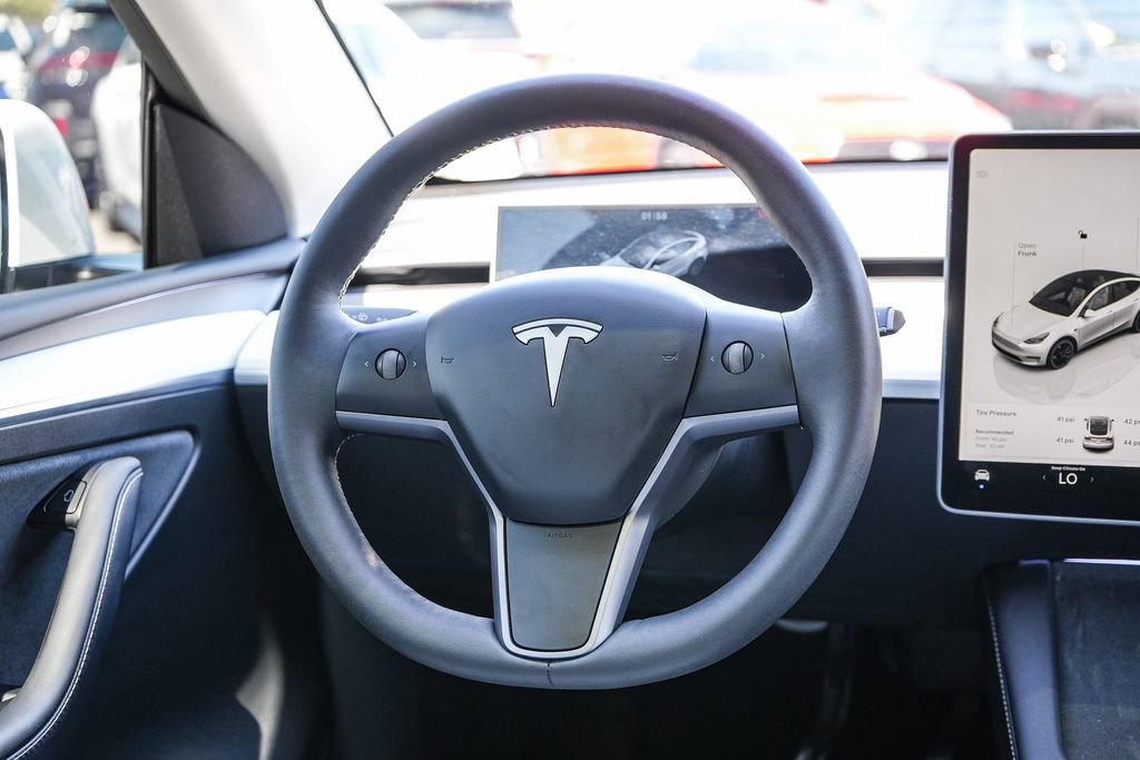 Used 2025 Tesla Model Y Performance AWD/4WD image 16