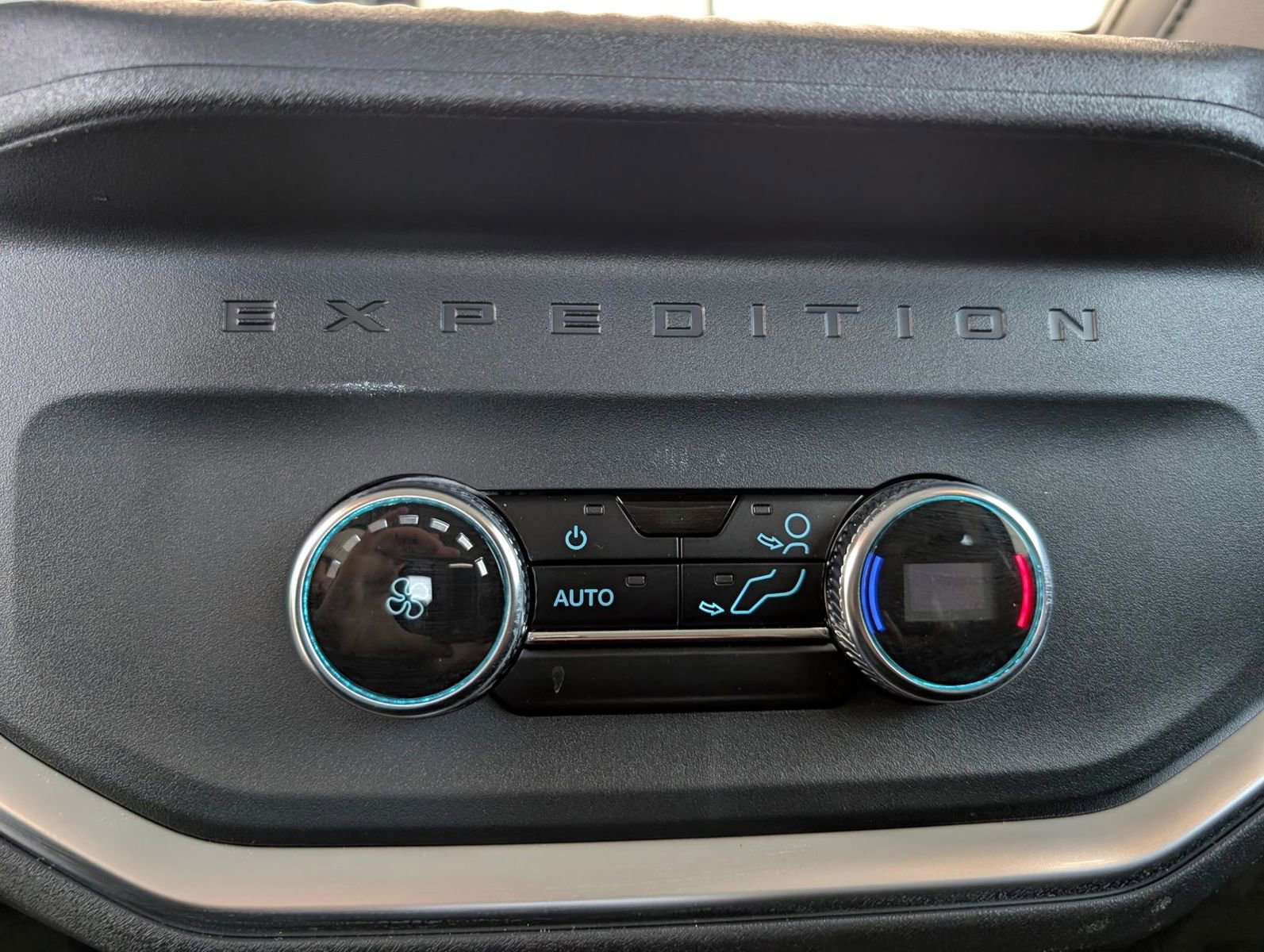 Used 2025 Ford Expedition Active image 33