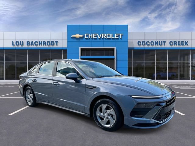 Used 2025 Hyundai Sonata SE FWD image 2