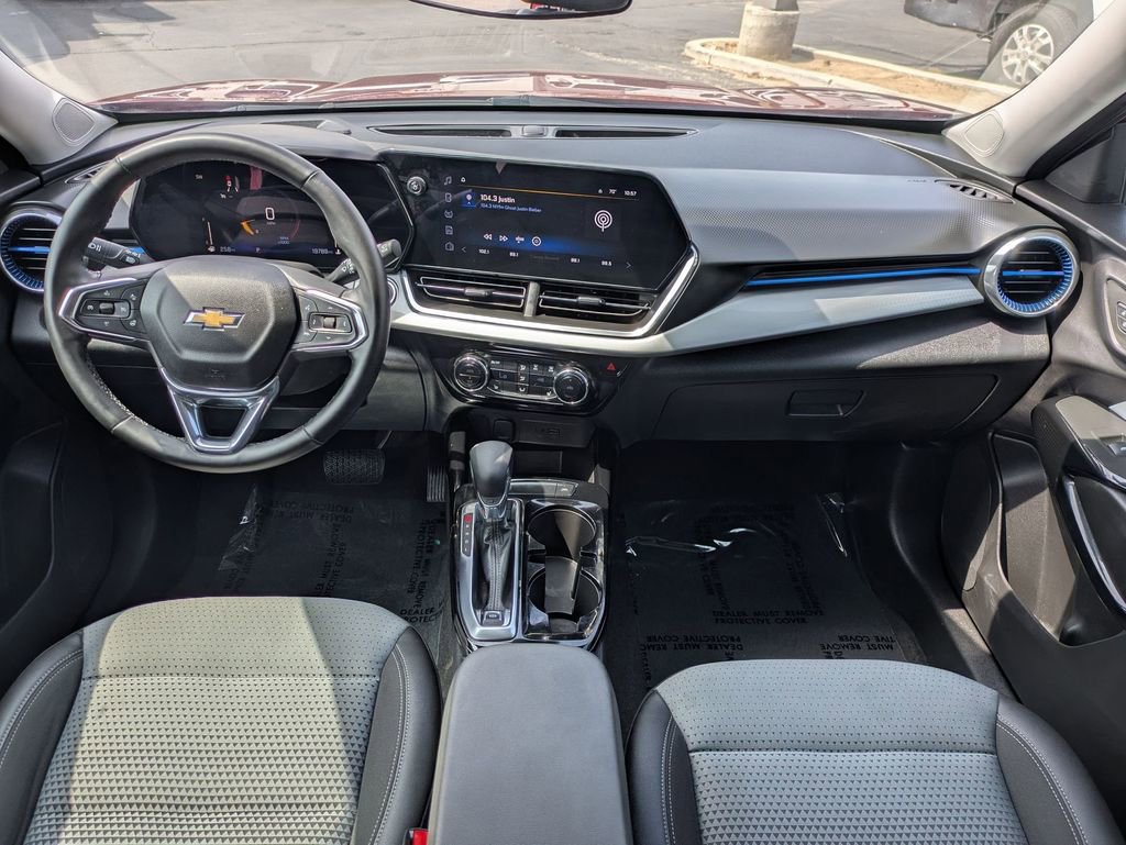 Used 2025 Chevrolet Trax LT w/ LT Convenience Package FWD image 28