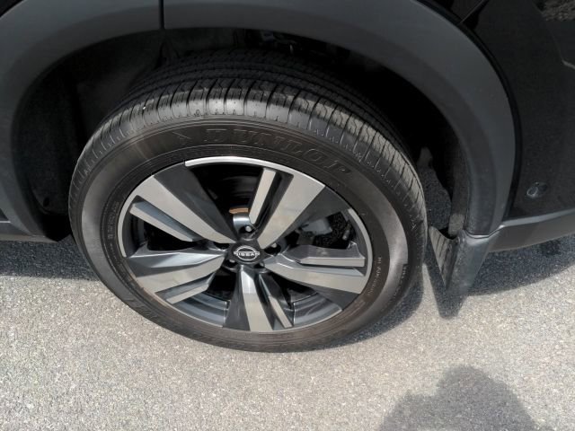Used 2025 Nissan Rogue SL w/ Tech Package AWD/4WD image 8