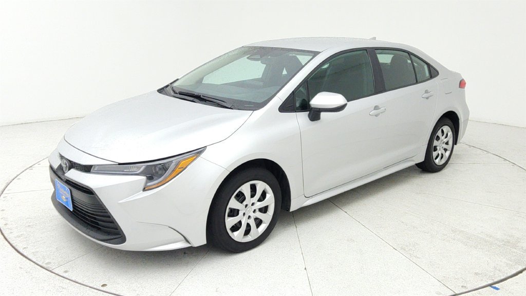 Used 2025 Toyota Corolla LE FWD image 3