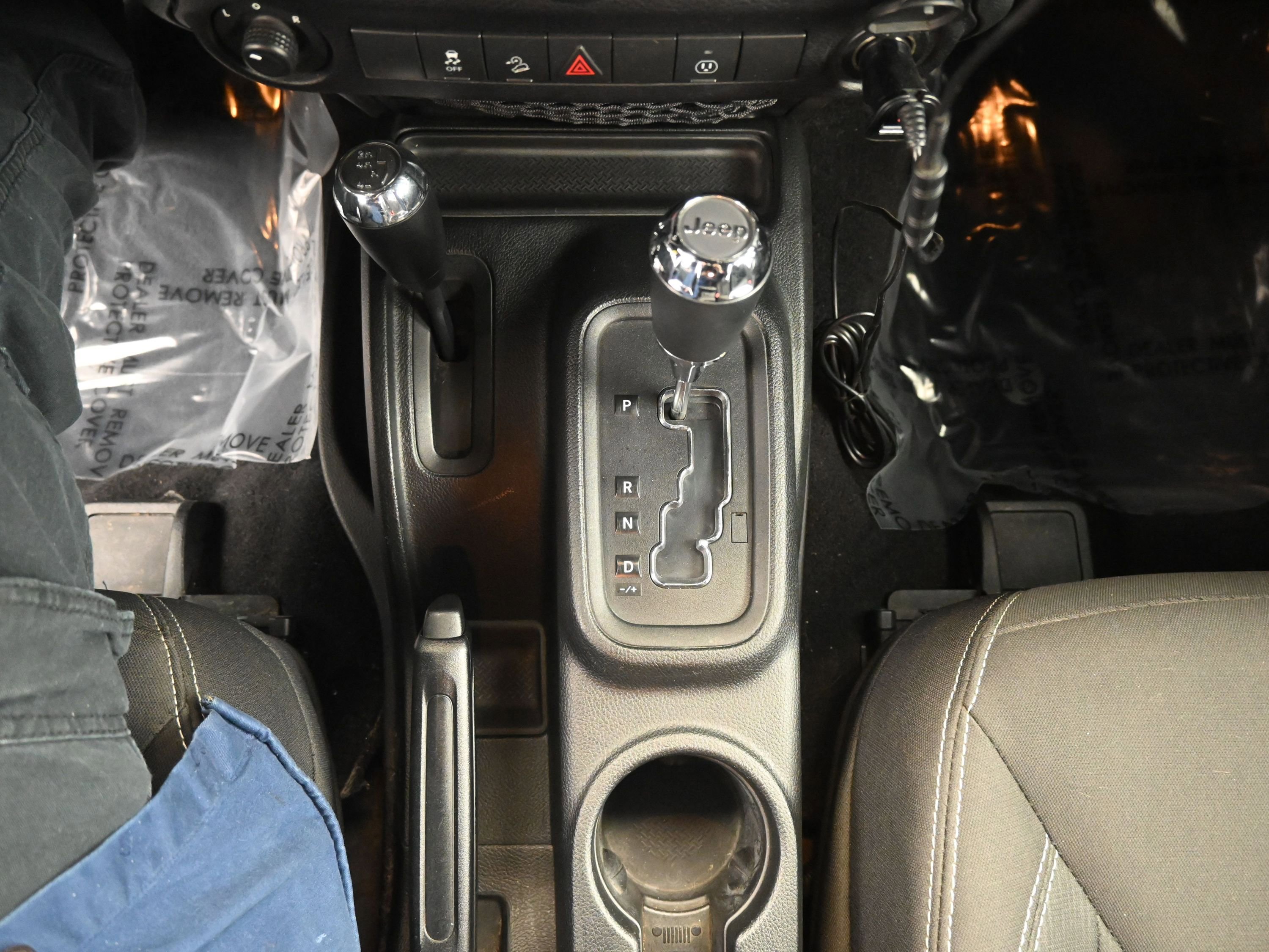 Used 2018 Jeep Wrangler Sahara w/ Connectivity Group image 17