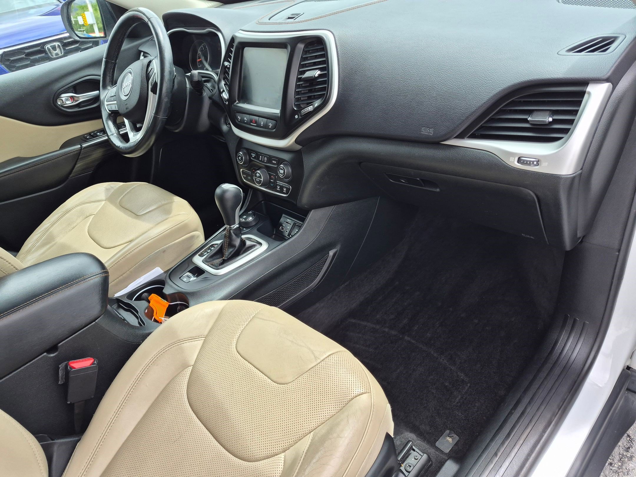 Used 2015 Jeep Cherokee Limited w/ Luxury Group AWD/4WD image 33
