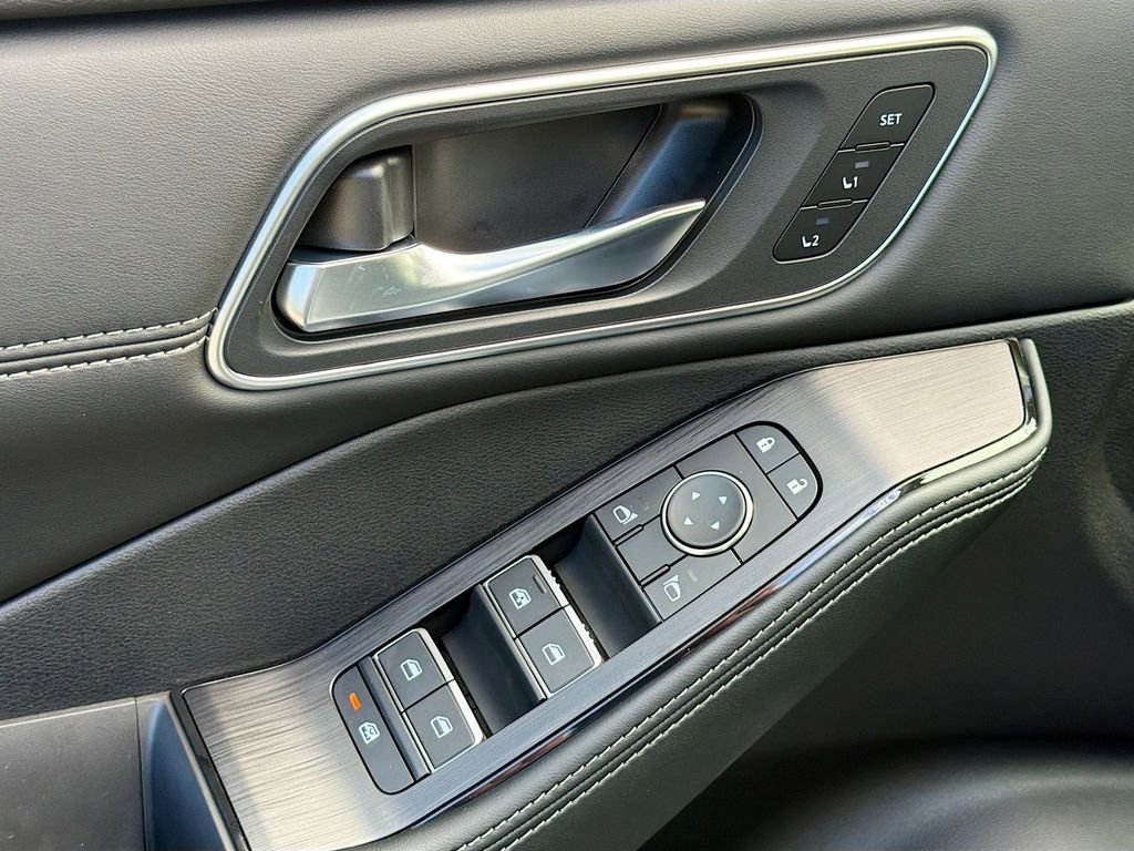 New 2026 Nissan Rogue Platinum image 18