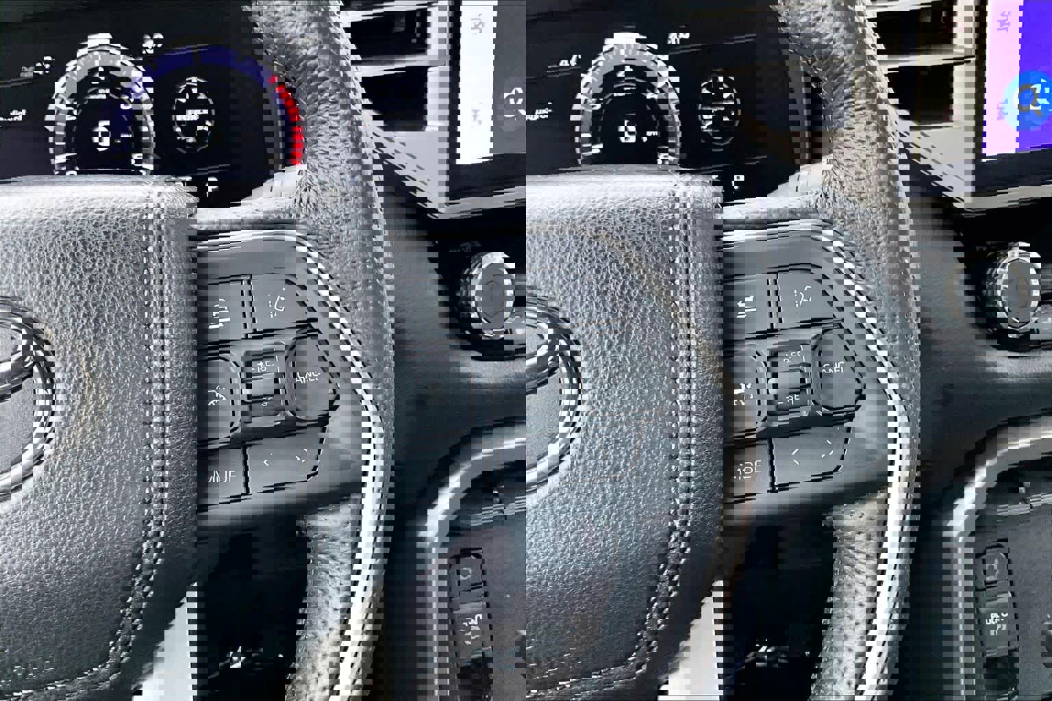 Used 2025 Toyota Tundra Limited image 24